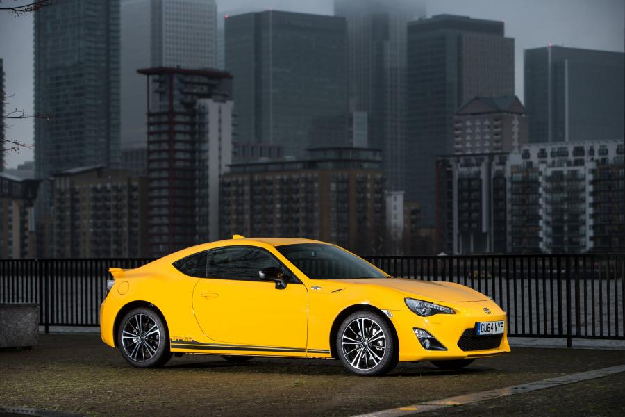  Toyota GT 86 Giallo 2014 года  (фото 8 из 14)